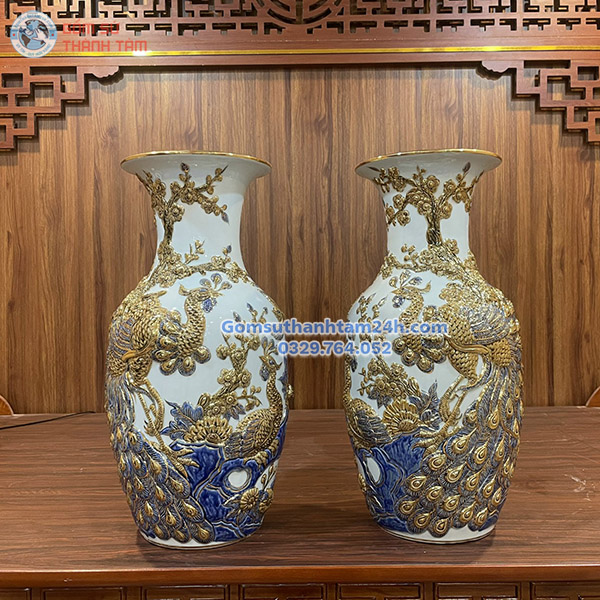 BÌNH HOA THỜ&nbsp;MEN XANH ĐẮP NỔI ĐẸP, SANG TRỌNG