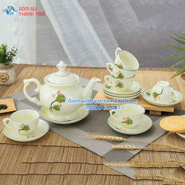 ẤM CHÉN TRẮNG HOẠ TIẾT MEN KEM IN LOGO ĐẸP MẮT