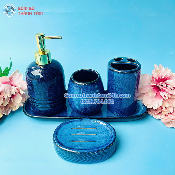 Bình xịt phòng tắm dáng boom xanh