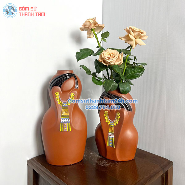 BÌNH HOA GỐM NÂU ĐỎ KIỂU DÁNG NGHỆ THUẬT