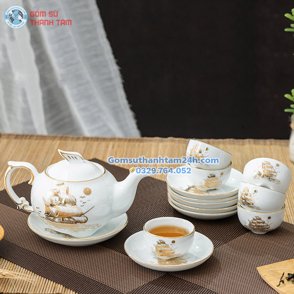 ẤM CHÉN TRẮNG IN LOGO HOẠ TIẾT VÀNG KIM ĐỘC ĐÁO