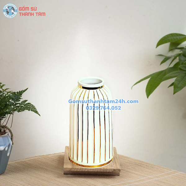 BÌNH HOA MEN TRẮNG DÁNG CAO VIỀN VÀNG KIM