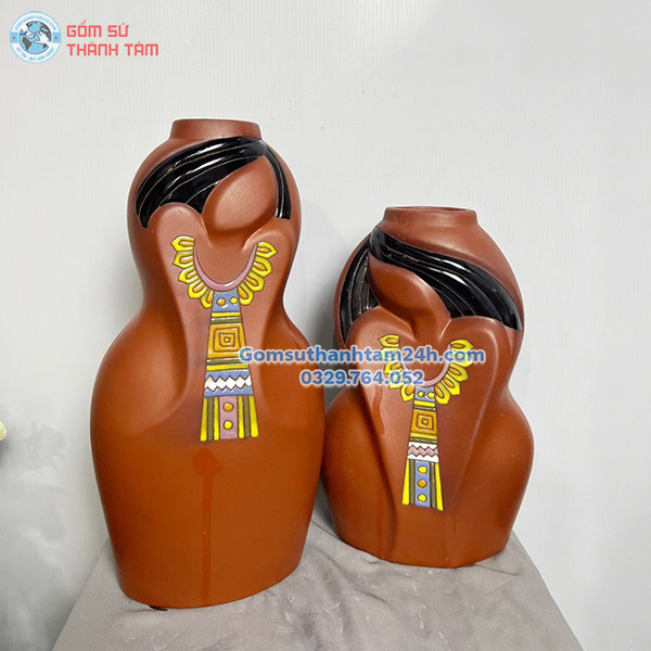 BÌNH HOA GỐM NÂU ĐỎ KIỂU DÁNG NGHỆ THUẬT