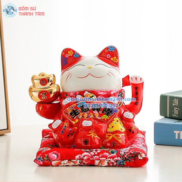 MÈO THẦN TÀI VẪY TAY 20CM ĐẠI CÁT CẦM 2 THỎI VÀNG, TAI HOA