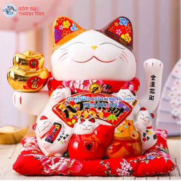 MÈO THẦN TÀI VẪY TAY 20CM ĐẠI CÁT CẦM 2 THỎI VÀNG, TAI HOA
