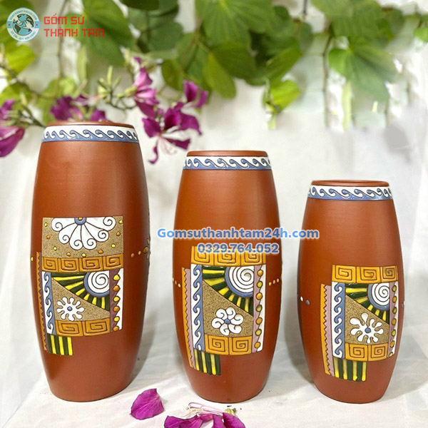 BÌNH HOA GỐM NÂU ĐỎ DÁNG BOM ĐIỂM NHẤN KHÔNG GIAN