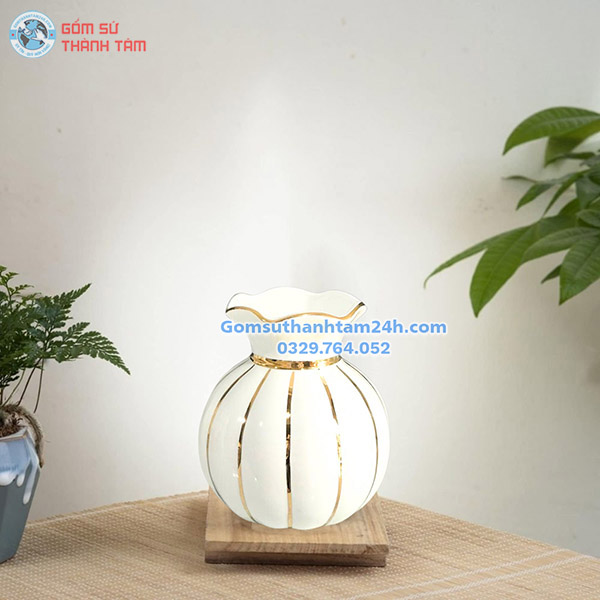 BÌNH HOA MEN TRẮNG DÁNG THẤP VIỀN VÀNG KIM