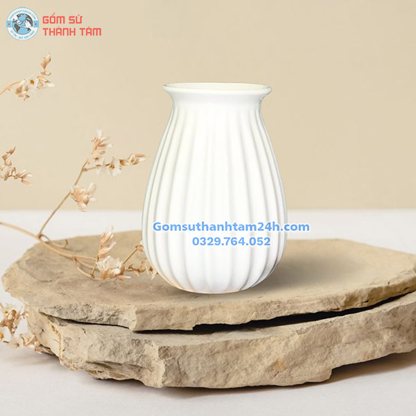 BÌNH HOA MEN TRẮNG KIỂU DÁNG GIỎ CUA ĐỘC ĐÁO