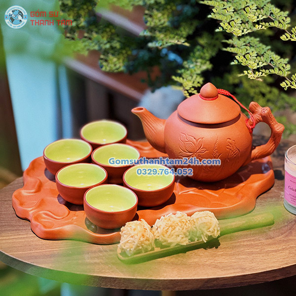 BỘ ẤM CHÉN TỬ SA MEN ĐỎ KHAY DÁNG LÁ SEN TINH TẾ