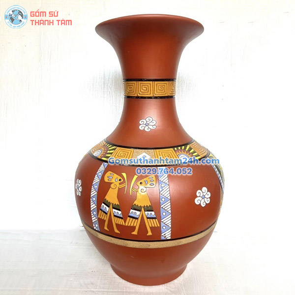 BÌNH HOA GỐM NÂU ĐỎ DÁNG TỎI HOẠ TIẾT HOA VĂN ĐỘC ĐÁO