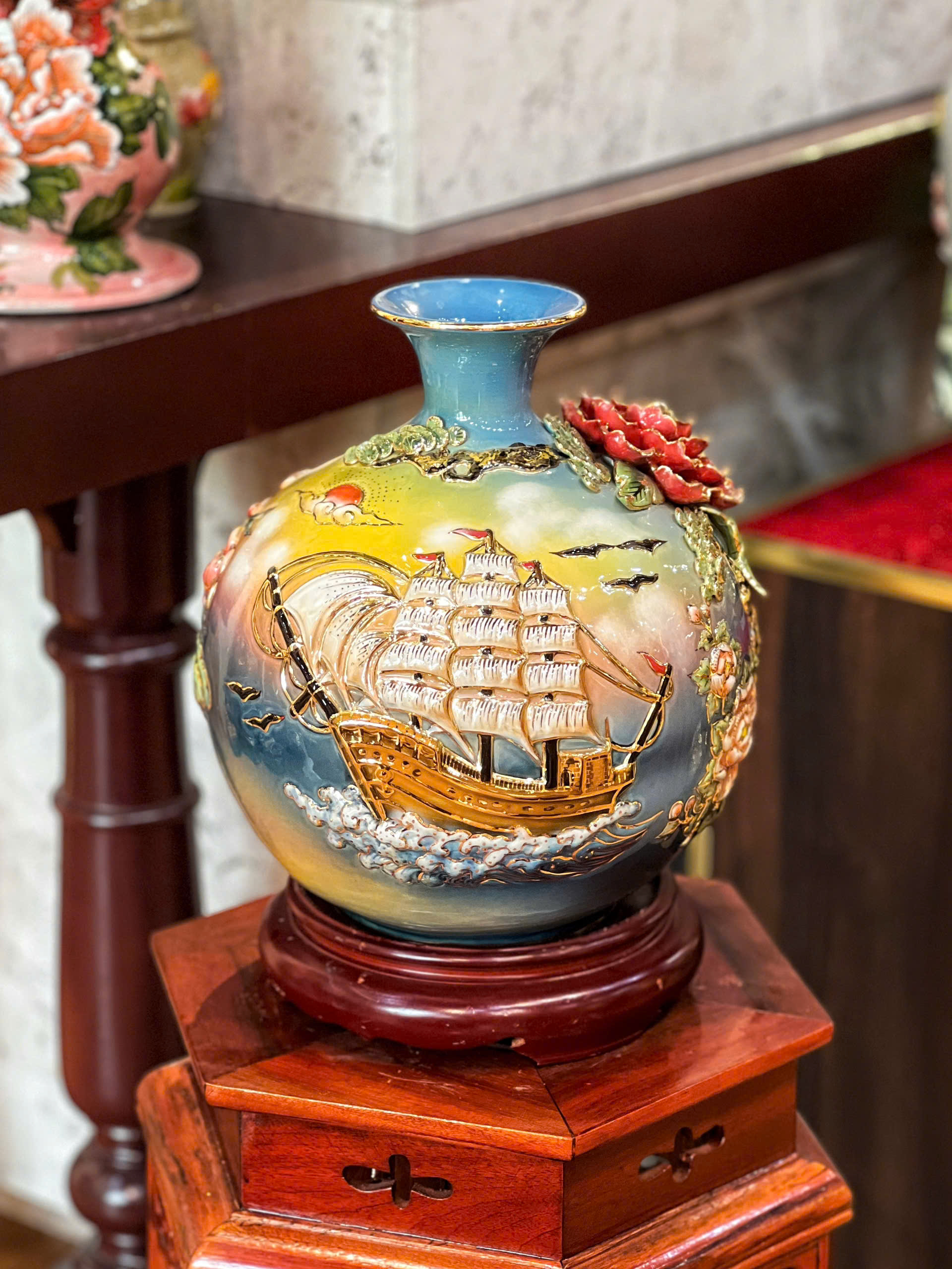 Bình hút lộc mệnh thổ thuận buồm xuôi gió đắp nổi vẽ vàng