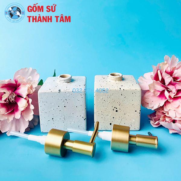 Bình đựng dầu gội gốm sứ dáng vuông
