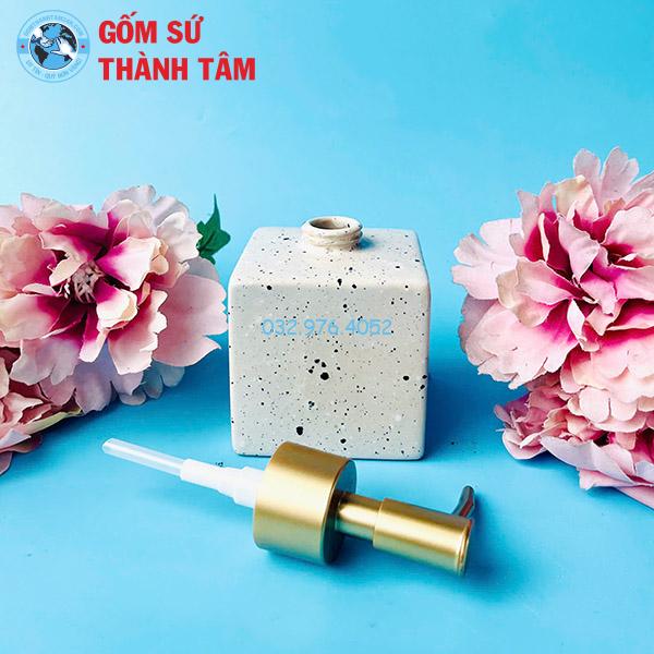 Bình đựng dầu gội gốm sứ dáng vuông