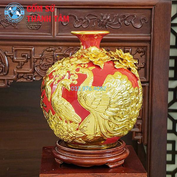 Bình hút lộc màu đỏ công đào đắp nổi dát vàng