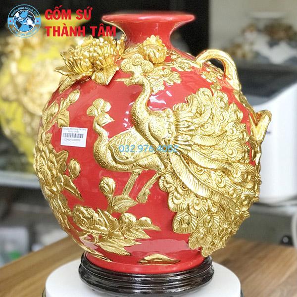 Bình hút lộc màu đỏ công đào đắp nổi dát vàng