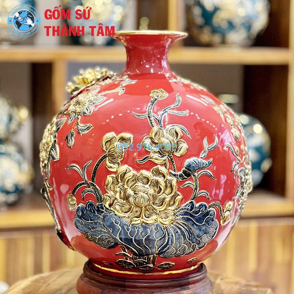 Bình hút lộc màu đỏ hoa sen đắp nổi vẽ vàng