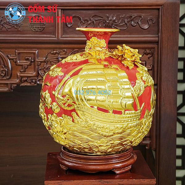 Bình hút lộc màu đỏ thuận buồm xuôi gió đắp nổi dát vàng