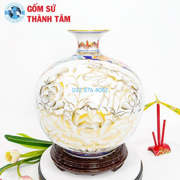 Bình hút lộc vẽ vàng hoa sen thuận buồm xuôi gió