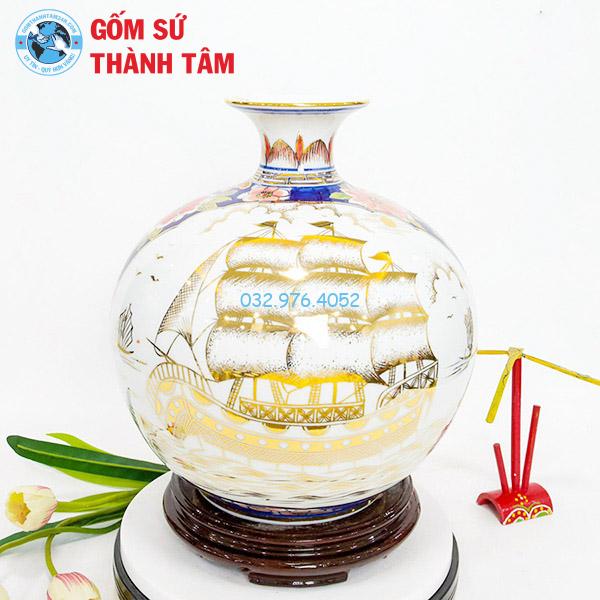 Bình hút lộc vẽ vàng hoa sen thuận buồm xuôi gió