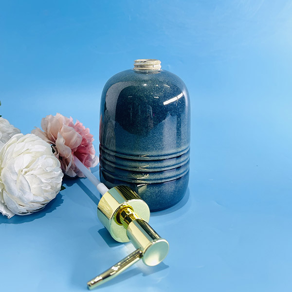 Gốm Thành Tâm -  Địa chỉ mua bình xịt phòng tắm dáng boom xanh uy tín