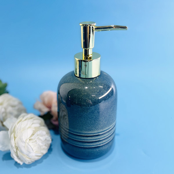Cách sử dụng và bảo quản bình xịt phòng tắm dáng boom xanh