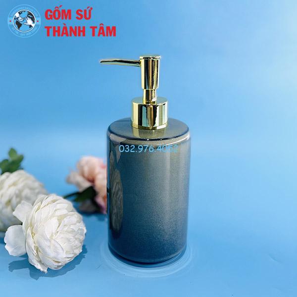 Cách sử dụng và bảo quản bình xịt phòng tắm xanh dáng trụ cao