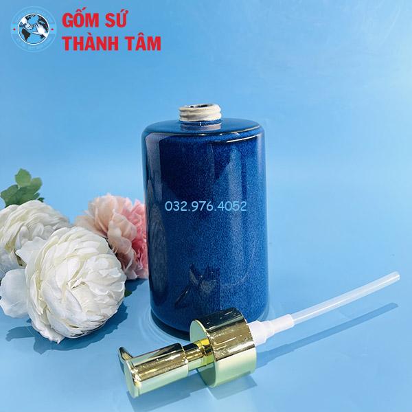 Lựa chọn bình xịt phòng tắm xanh dáng trụ cao phù hợp