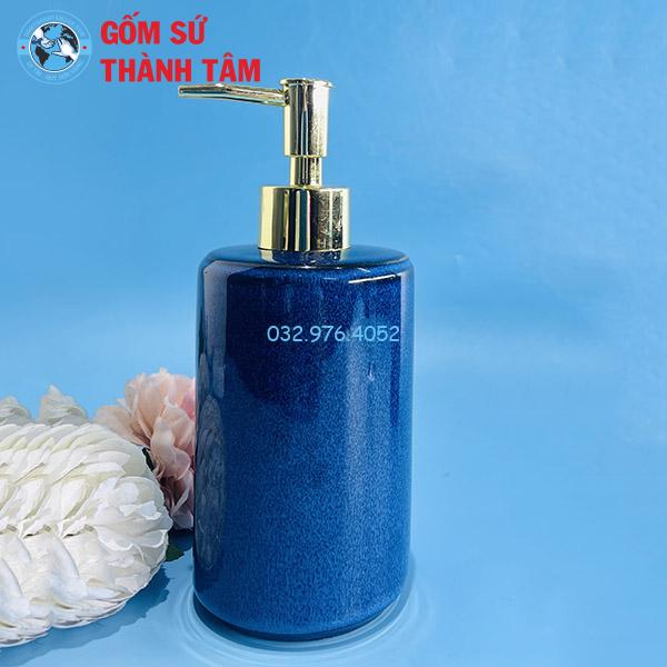 Lý do bạn nên chọn bình xịt phòng tắm xanh dáng trụ cao