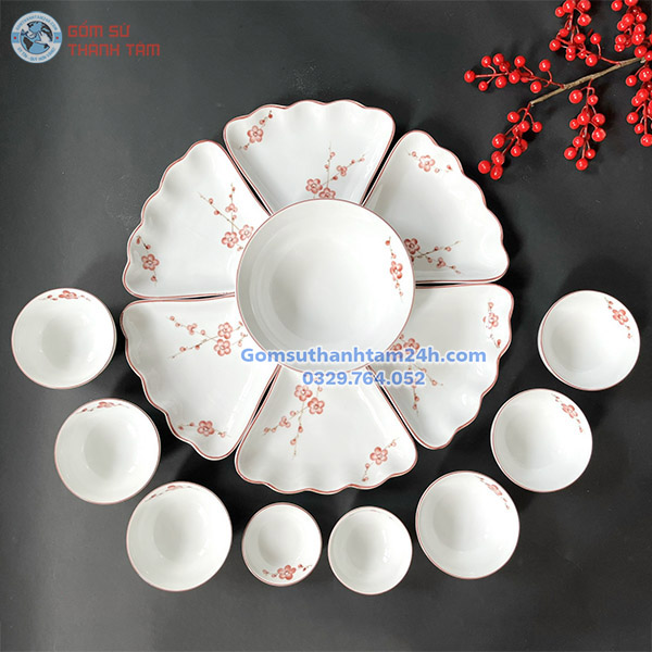 BỘ BÁT ĐĨA THờ CÚNG MẶT TRỜI - MEN TRẮNG HOẠ TIẾT HOA ĐÀO ĐỎ