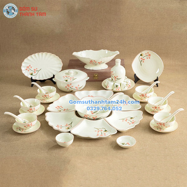 BỘ BÁT ĐĨA THờ CÚNG MẶT TRỜI - NEN KEM HOẠ TIẾT SEN ĐỎ