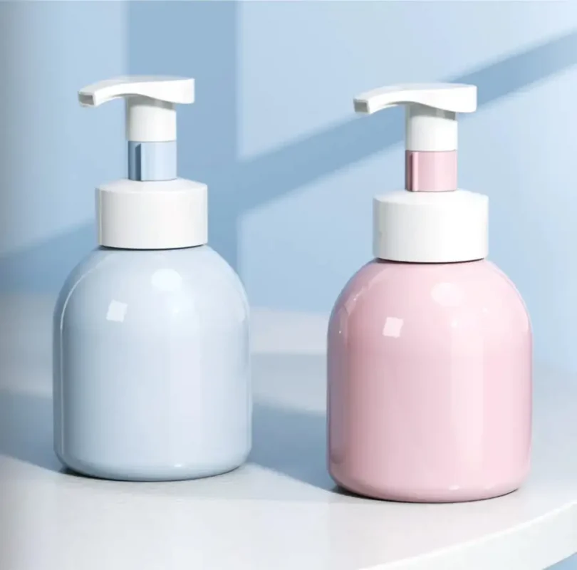 So sánh giữa bình đựng sữa tắm gốm sứ và nhựa So sánh giữa bình đựng sữa tắm thủy tinh và nhựa