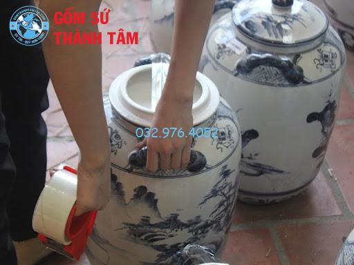 Bình rượu bằng gốm sứ Bát Tràng