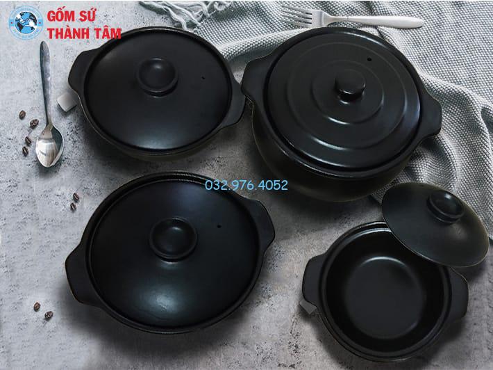 So sánh nồi nắp kính và nắp sứ 