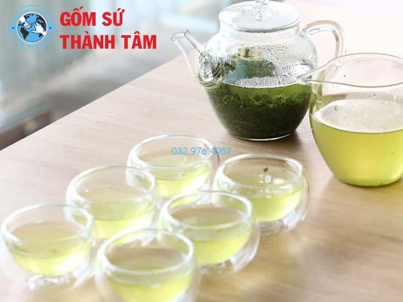 Cốc uống trà bằng thủy tinh cũng được nhiều người ưa chuộng