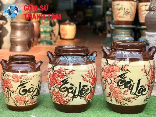 Ngâm bằng bình gốm sứ sẽ giúp bảo quản rượu lâu dài