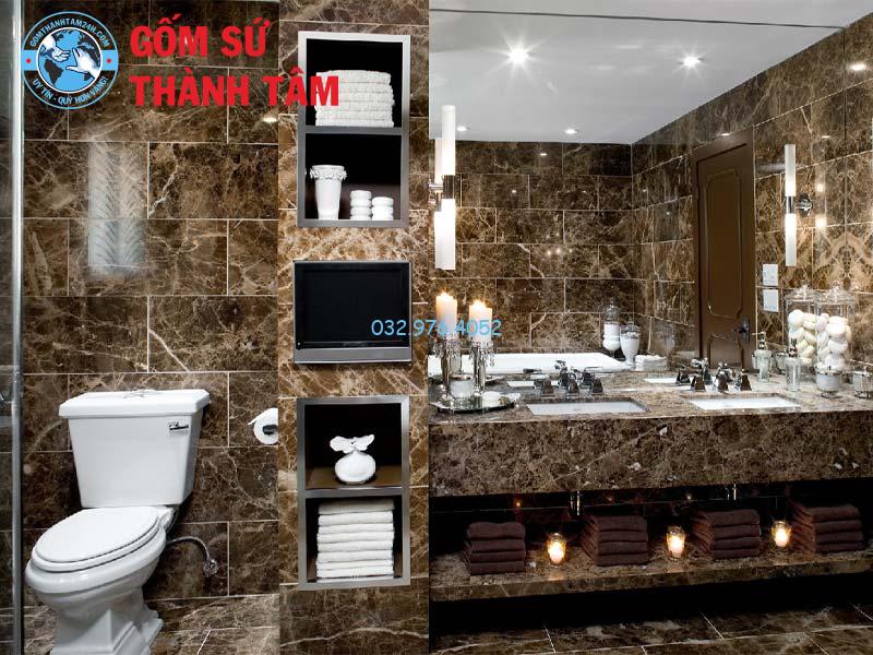 Phòng Tắm Khách Sạn 5 Sao: Tiêu Chuẩn Thiết Kế &#038; Trải Nghiệm Sang Trọng