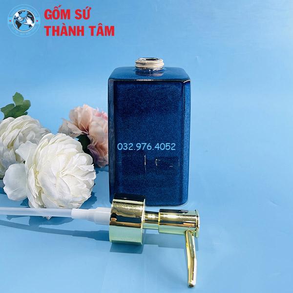 Bình xịt phòng tắm xanh dáng vuông