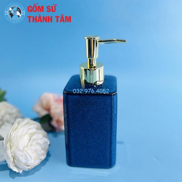 Bình xịt phòng tắm xanh dáng vuông