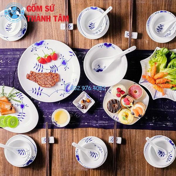 Bát đĩa men trắng vẽ hoa xanh lam