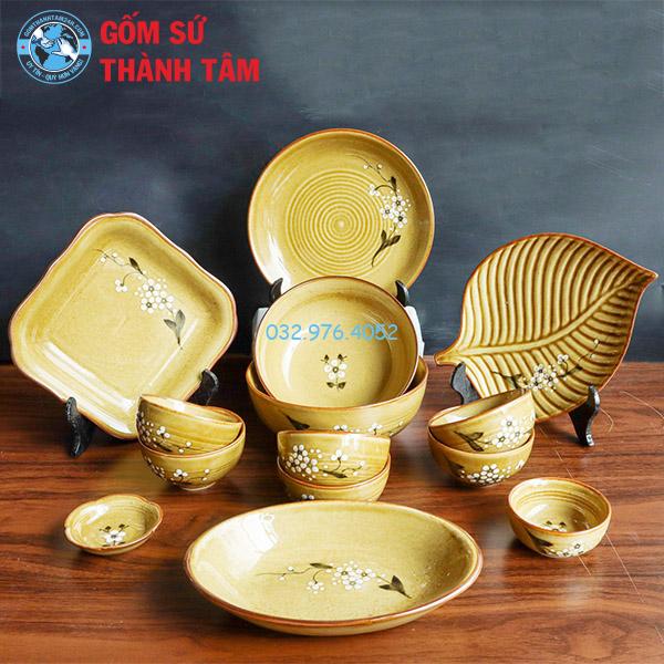 Bát đĩa nâu Nhật vẽ hoa văn đào trắng
