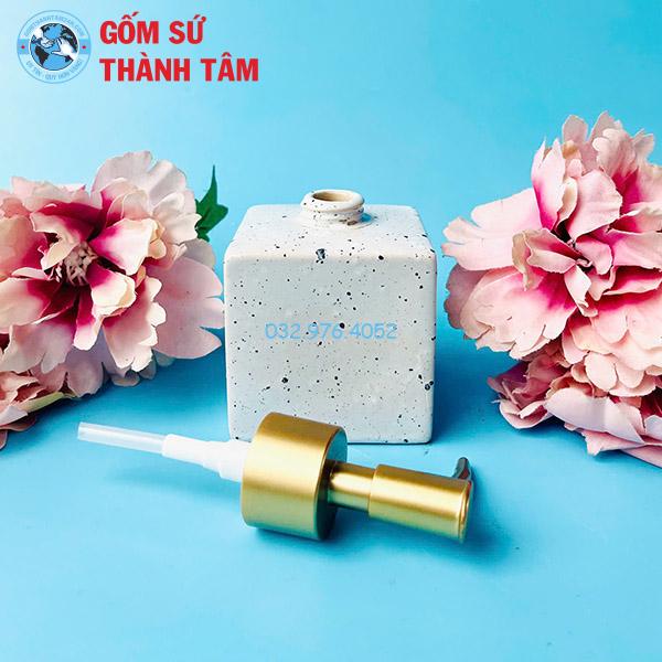Bình đựng dầu gội gốm sứ dáng vuông