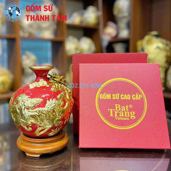 Bình hút lộc màu đỏ mã đáo thành công đắp nổi dát vàng