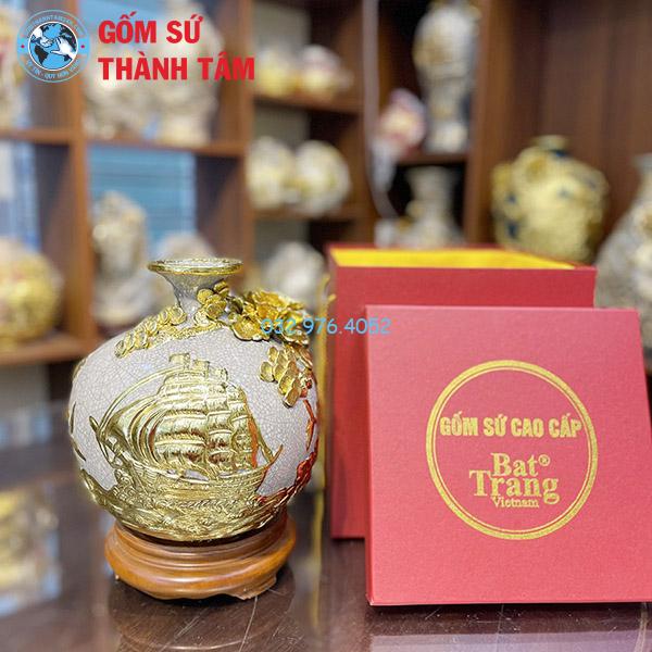 Bình hút lộc men rạn thuận buồm xuôi gió đắp nổi dát vàng