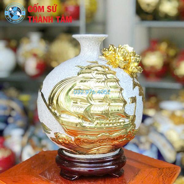 Bình hút lộc men rạn thuận buồm xuôi gió đắp nổi dát vàng