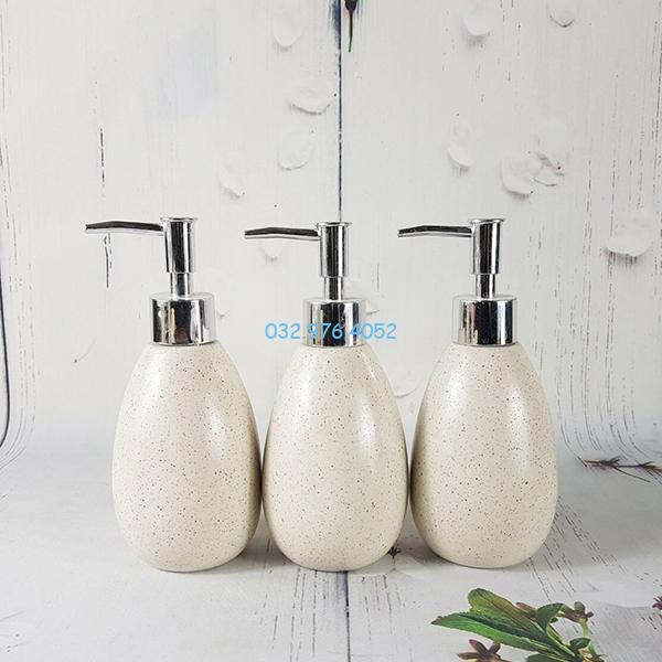 Bình xịt phòng tắm dáng boom men kem