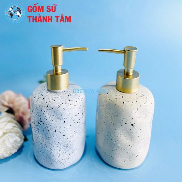 Bình xịt phòng tắm dáng ovan