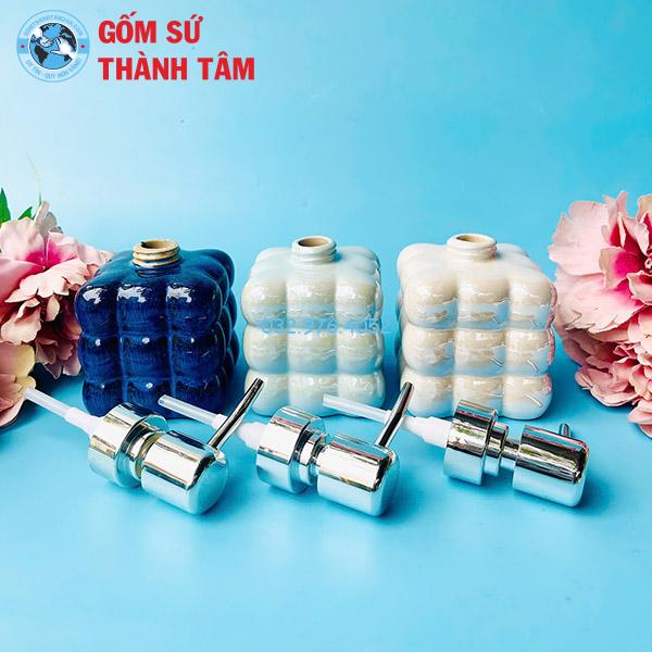 Bình xịt phòng tắm mem dáng vuông