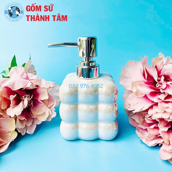Bình xịt phòng tắm mem dáng vuông