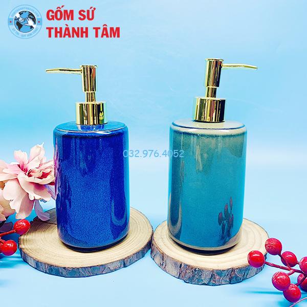 Bình xịt phòng tắm xanh dáng trụ cao