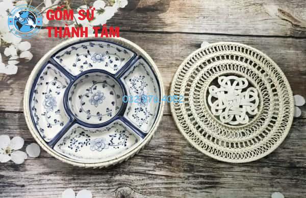 Khay đựng cơm xanh dương hoa văn đơn giản